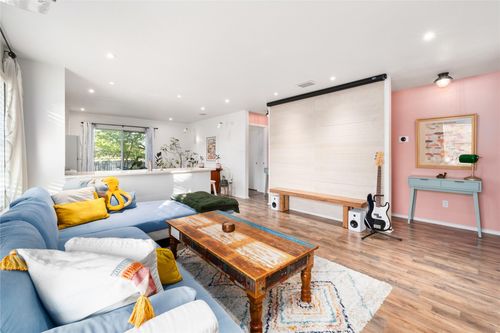 102 Woodley Rd, Leander, TX, 78641-8067 | Card Image