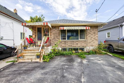 496 Cross St, Peterborough, ON, K9H4T2 | Card Image