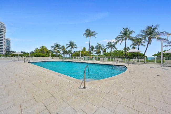 301 - 10185 Collins Ave, Condo with 2 bedrooms, 2 bathrooms and null parking in Bal Harbour FL | Image 12