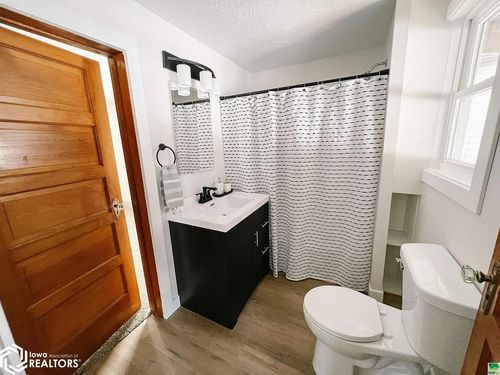 512 Colorado Ave Nw, Orange City, IA, 51041-1239 | Card Image