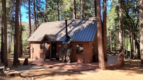 1803 John Gerney Dr, Springville, CA, 93265-9102 | Card Image