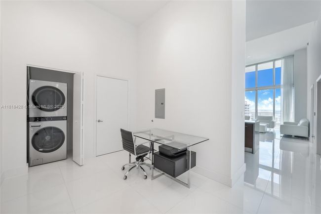 APT-2807 - 475 Brickell Ave, Condo with 2 bedrooms, 2 bathrooms and null parking in Miami FL | Image 9