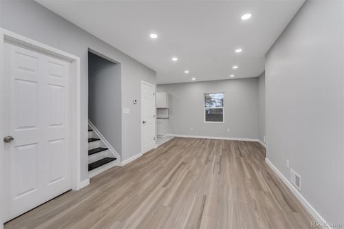 5590 Springfield St, Detroit, MI, 48213-3442 | Card Image