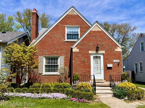 1618 Anita Ave, Grosse Pointe Woods, MI, 48236-1421 | Card Image