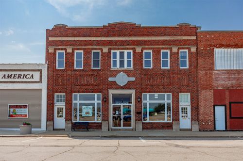 219 N 2nd Ave W, Newton, IA, 50208-3033 | Card Image