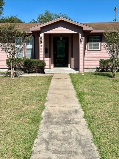 1306 N Hackberry Street N, House other with 3 bedrooms, 1 bathrooms and null parking in Beeville TX | Image 3