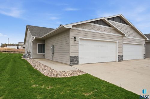 8167 E Tencate Pl, Sioux Falls, SD, 57110-6483 | Card Image