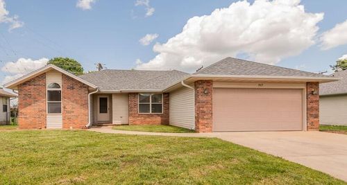 917 Wesley Rd, Nixa, MO, 65714-7806 | Card Image
