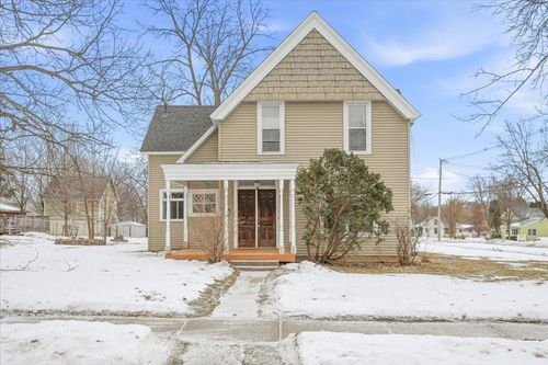 102 N 4th St, River Falls, WI, 54022-2304 | Card Image