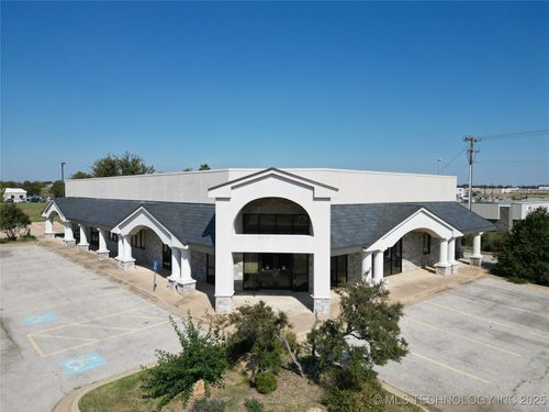 1202 Brookview Dr, Ardmore, OK, 73401-1375 | Card Image