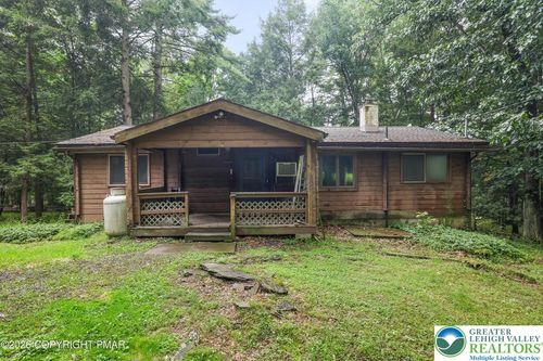 135 Sportsmen Dr, Cresco, PA, 18326-7821 | Card Image