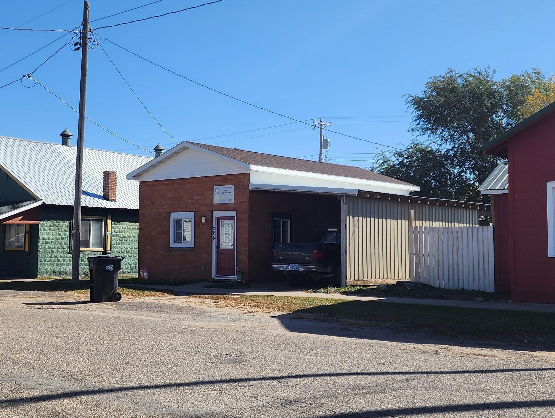 226 Ne Main Street, For Sale in New Albin Zoocasa