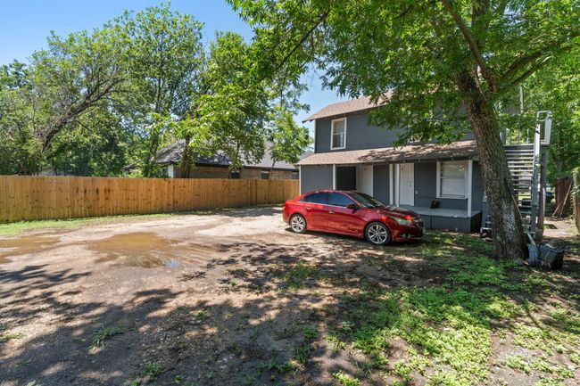305 W Waco St, Home with 5 bedrooms, 3 bathrooms and 6 parking in Ennis TX | Image 23
