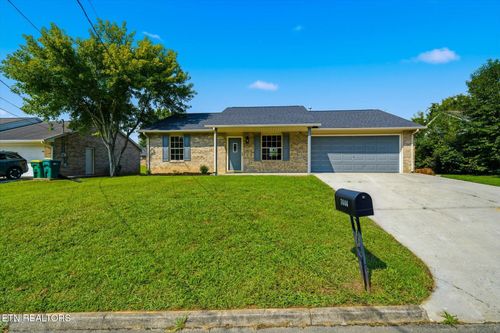 7444 Lyle Bend Ln, Knoxville, TN, 37918-6325 | Card Image