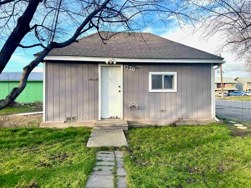 1220 Roosevelt Ct, Sunnyside, WA, 98944-1553 | Card Image