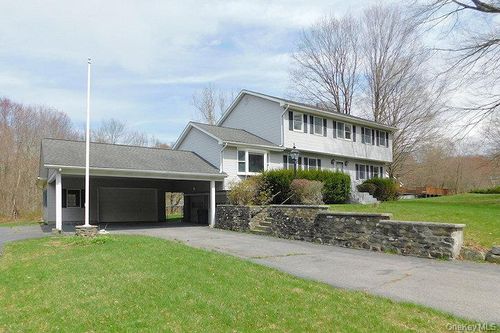 83 Hunt Rd, Wallkill, NY, 12589-4723 | Card Image
