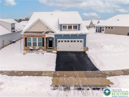 8071 Schaefer Crst, Breinigsville, PA, 18031-8711 | Card Image