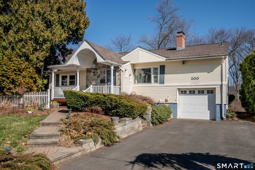 200 Mohegan Dr, West Hartford, CT, 06117-1426 | Card Image