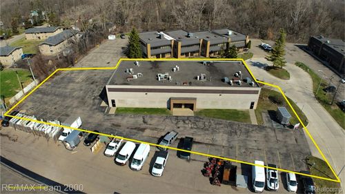 3760 Commerce Ct, Wayne, MI, 48184-2803 | Card Image