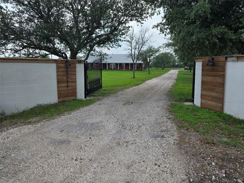 18010 County Road 48, Rosharon, TX, 77583-7732 | Card Image