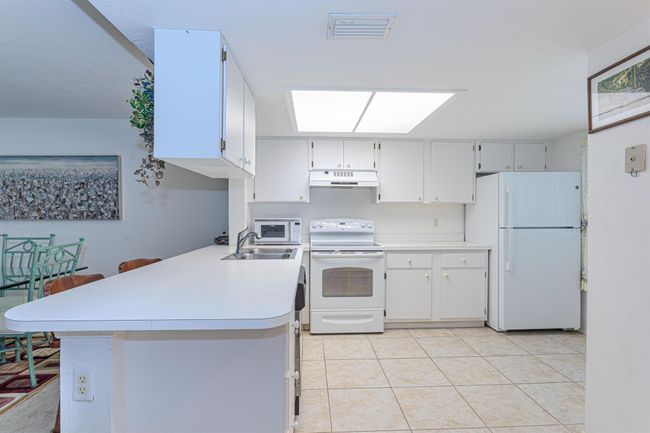 2007 - 2007 Palm Beach Trace Dr, Condo with 2 bedrooms, 2 bathrooms and null parking in Royal Palm Beach FL | Image 8