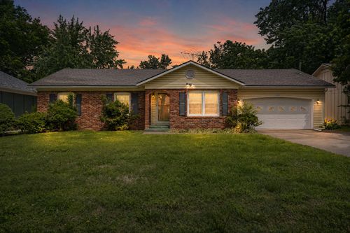 215 E Crestview Street, Springfield, MO, 65807 | Card Image