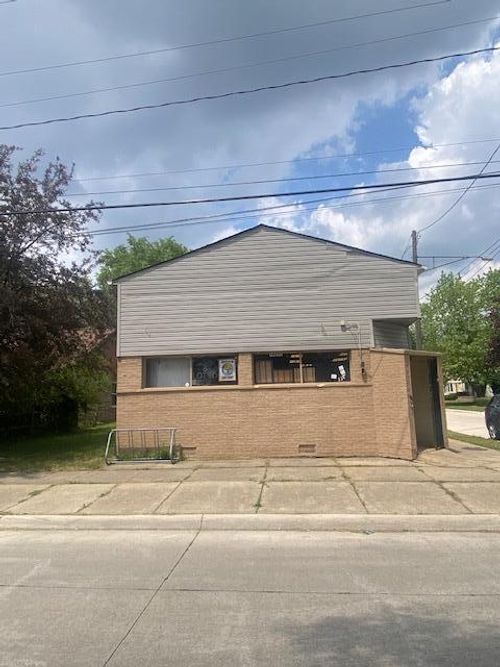 18251 Eastland St, Roseville, MI, 48066-2135 | Card Image