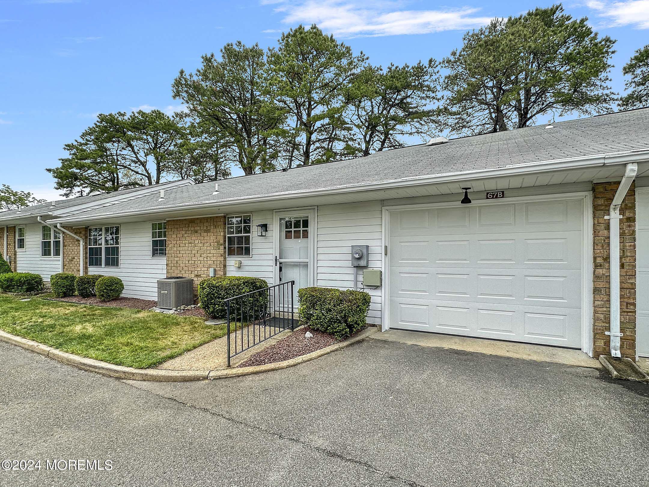 Cambridge Cir, Manchester, NJ 08759