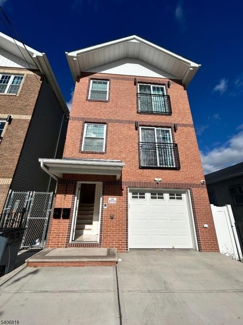 337 13th Ave, Newark, NJ, 07103 | Card Image