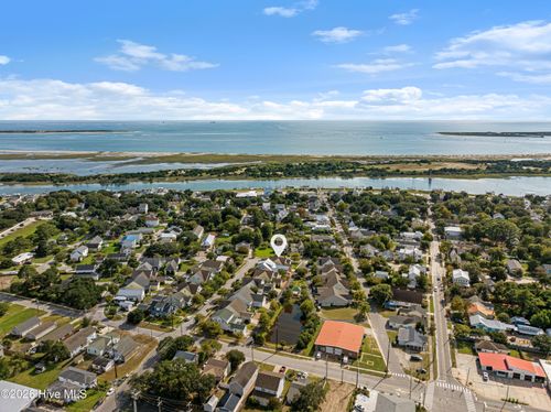 301 Hedrick St, Beaufort, NC, 28516-2084 | Card Image