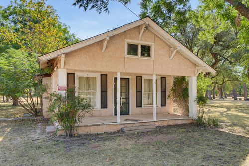 101 East St, Buffalo Gap, TX, 79508-2206 | Card Image