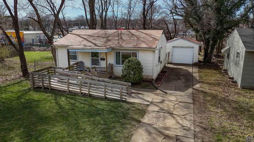 415 Sw Orchard St, Topeka, KS, 66618 | Card Image