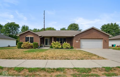 140 Stevens Dr, Seymour, IN, 47274-7428 | Card Image