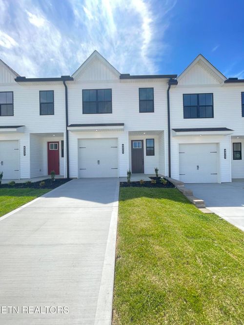 8825 Chapman Trace Way, Knoxville, TN, 37920-3345 | Card Image