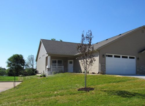 4007-4007 Creek Hill Drive, Bettendorf, IA, 52722 | Card Image