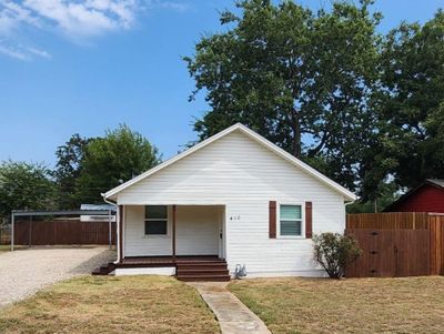 410 E Spruce Street, House other with 2 bedrooms, 1 bathrooms and null parking in Whitewright TX | Image 2