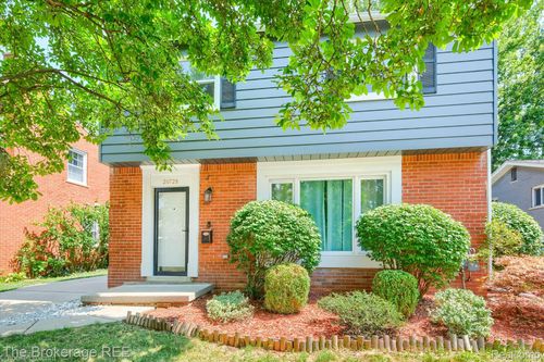 20728 Christine Ct, Grosse Pointe Woods, MI, 48236-1405 | Card Image