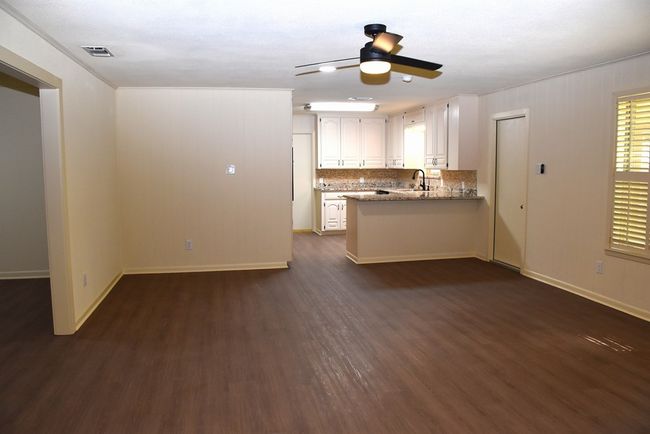 Livingroom/Breakfast Nook | Image 5