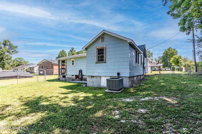 105 Queens Rd, House other with 3 bedrooms, 1 bathrooms and null parking in Jacksonville NC | Image 45