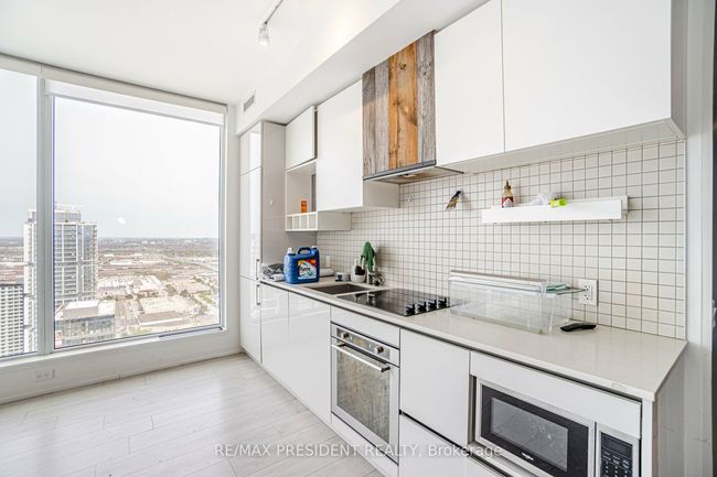 5702 - 5 Buttermill Ave, Condo with 3 bedrooms, 2 bathrooms and 1 parking in Vaughan ON | Image 20