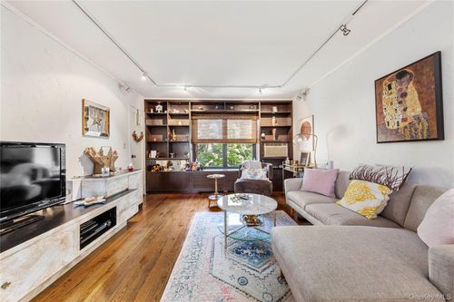 apt-14c-16 Terrace Cir, Great Neck, NY, 11021-4180 | Card Image