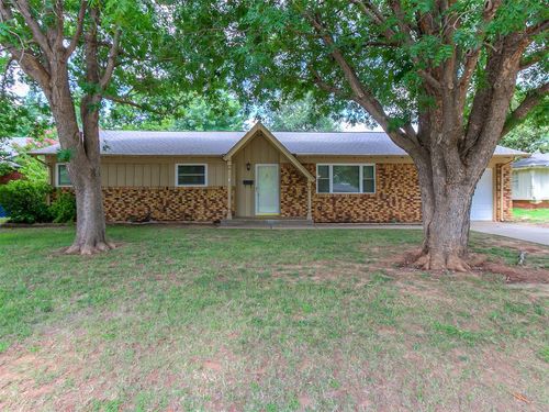 9917 Village Dr, The Village, OK, 73120-3603 | Card Image