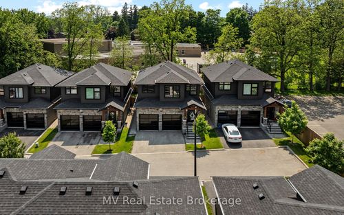 34 Creekside Terr, Fergus, ON, N1M0H4 | Card Image