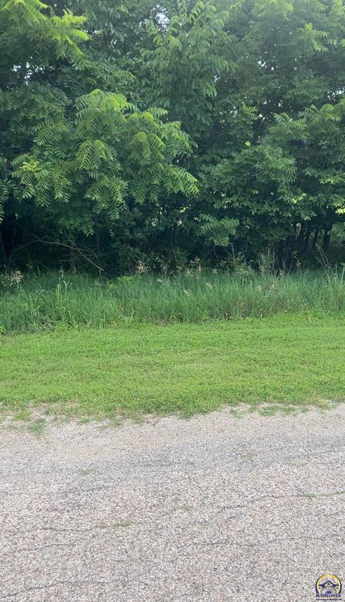 6401 Cherokee Ln, Ozawkie, KS, 66070 | Card Image