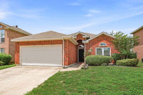 10621 Cloisters Dr, Fort Worth, TX, 76131-3944 | Card Image