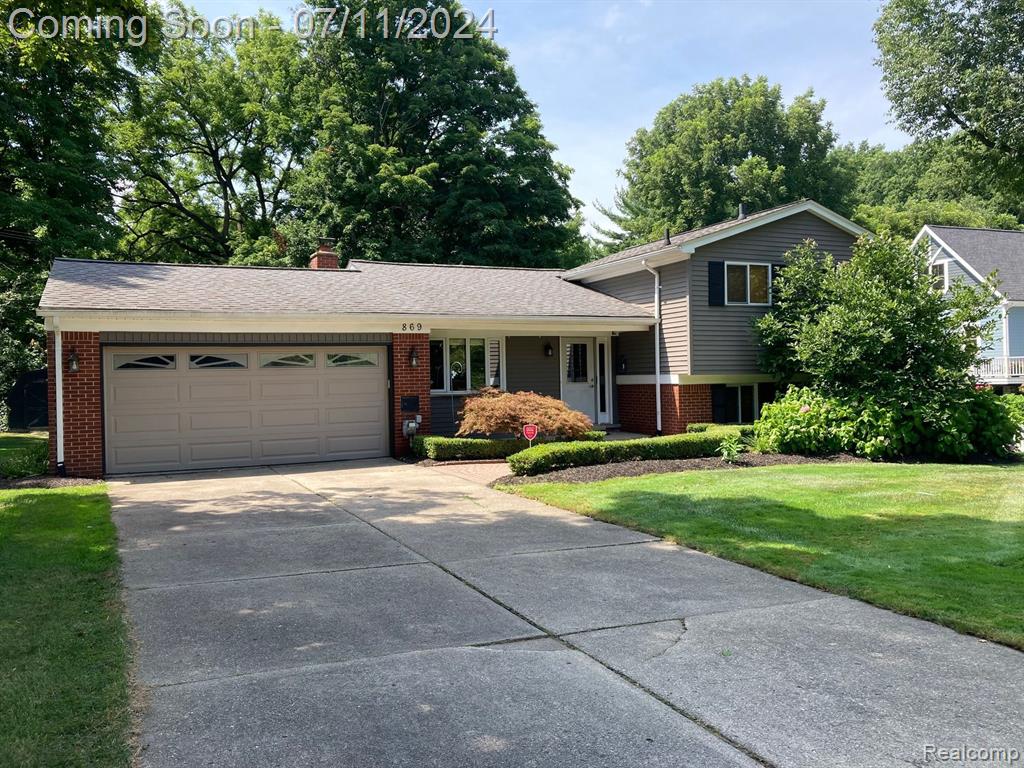 Horton St, Northville, MI 48167