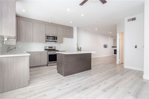 unit-28-18347 Saticoy St, Reseda, CA, 91335-2969 | Card Image