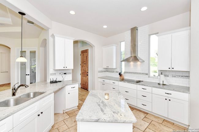 521 Saxet Trl, House other with 3 bedrooms, 2 bathrooms and null parking in Spring Branch TX | Image 6