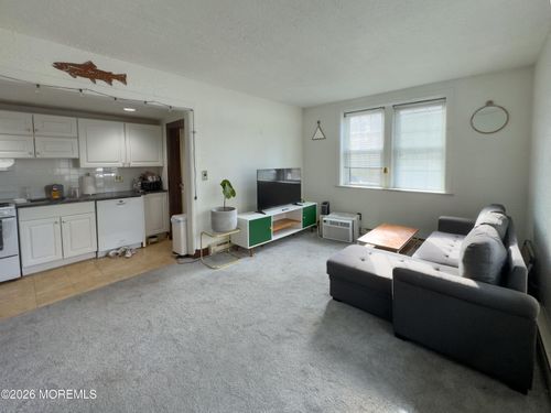 1e-19 Leroy Pl, Red Bank, NJ, 07701-1723 | Card Image