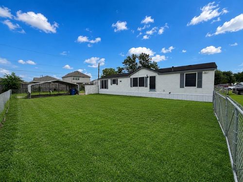 153 Prairie Lea Dr, Angleton, TX, 77515-9145 | Card Image